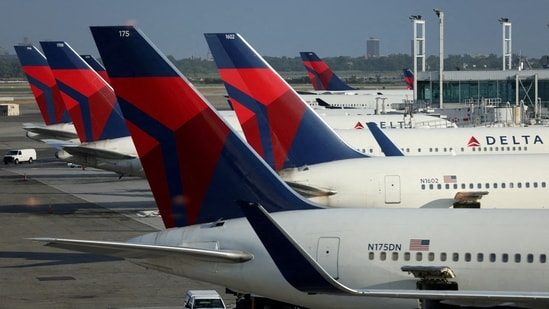 FAA investigating Delta flight over emergency touchdown that left passengers with ear and nostril bleeds (360taazanews.com)