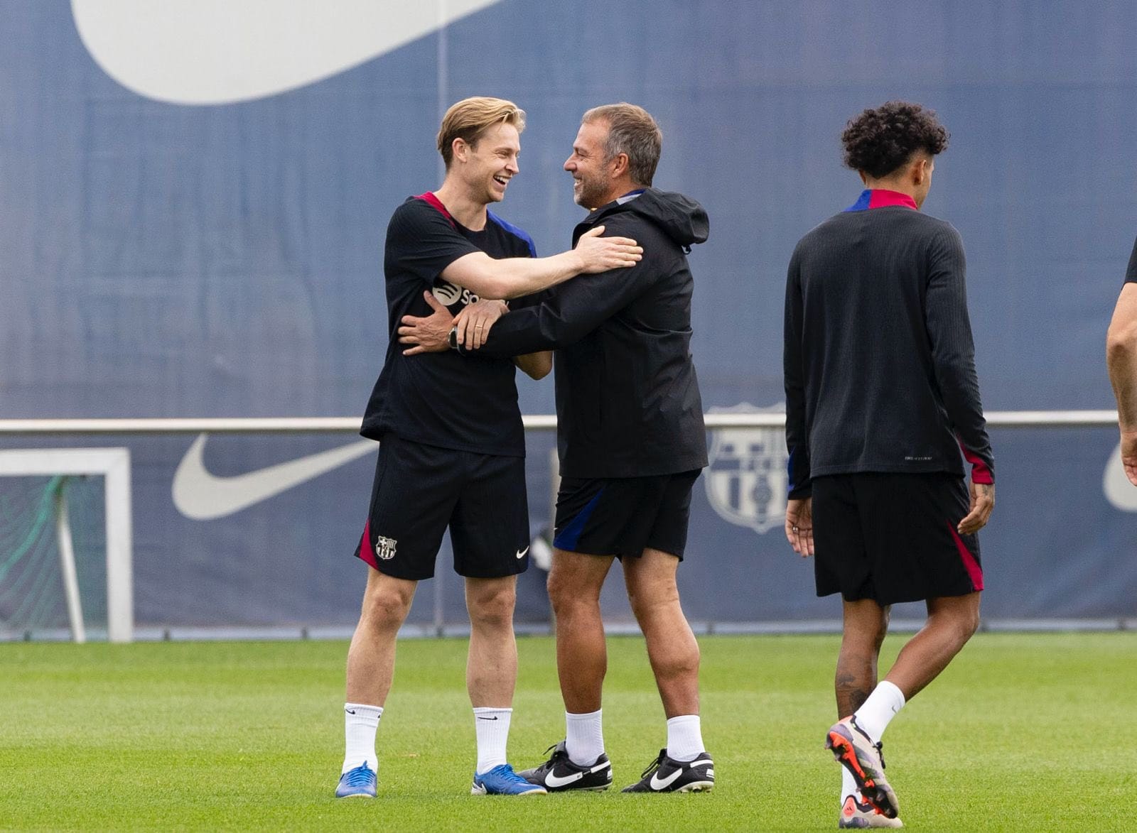 “They mentioned a number of issues about me” – Frenkie de Jong refutes claims about Barcelona contract