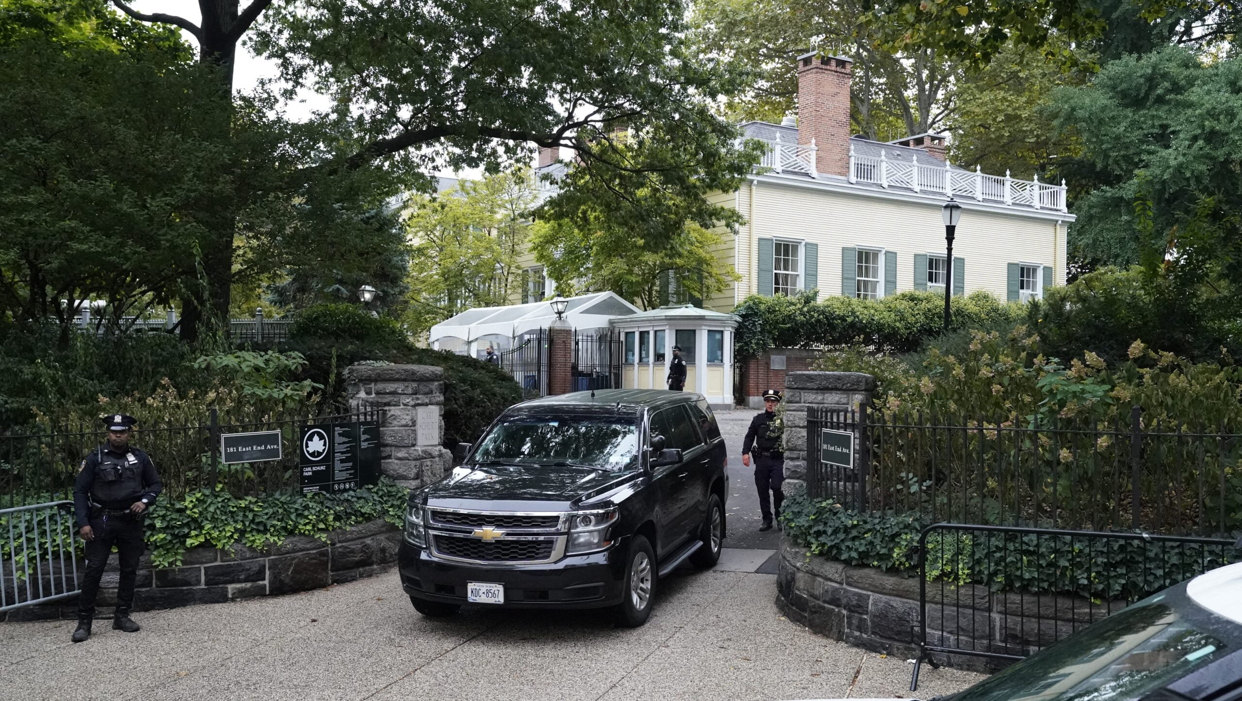 Where Is Gracie Mansion? Inside NYC Mayor Eric Adams’ Residence – Hollywood Life