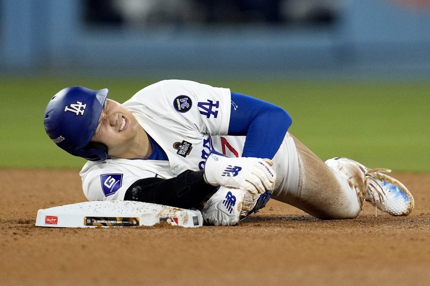 Dodgers celebrity Shohei Ohtani suffers obvious shoulder damage throughout Game 2 of the World Series