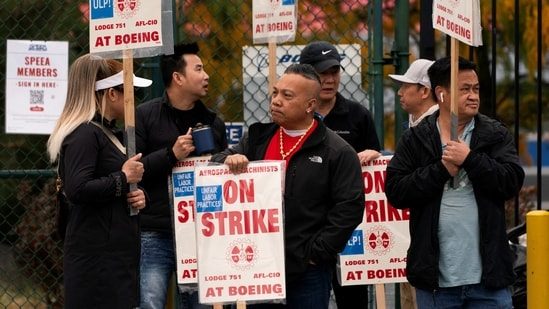 Boeing to chop 17,000 jobs after they withdrew pay provide to 33,000 US manufacturing facility staff