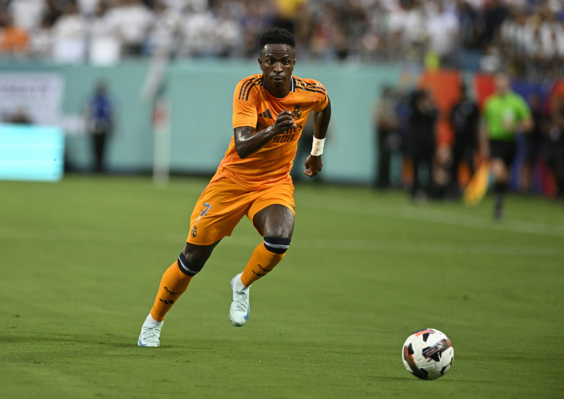 Manchester United and Chelsea eyeing up alternative to signal Vinicius Junior