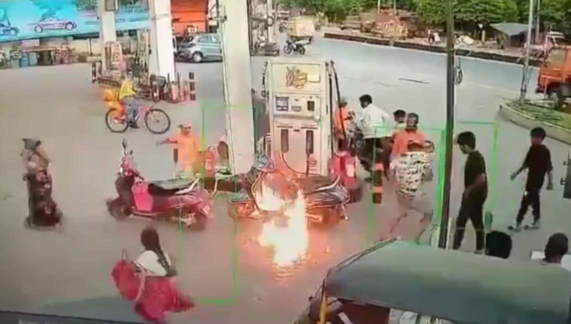 Drunk Man Starts Fire At Petrol Pump On “Dare”