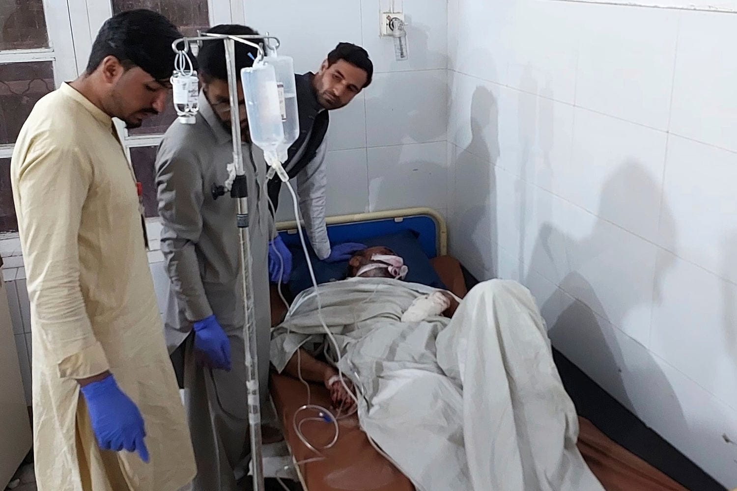 Pakistan authorities mediators search ceasefire as 68 killed in sectarian violence