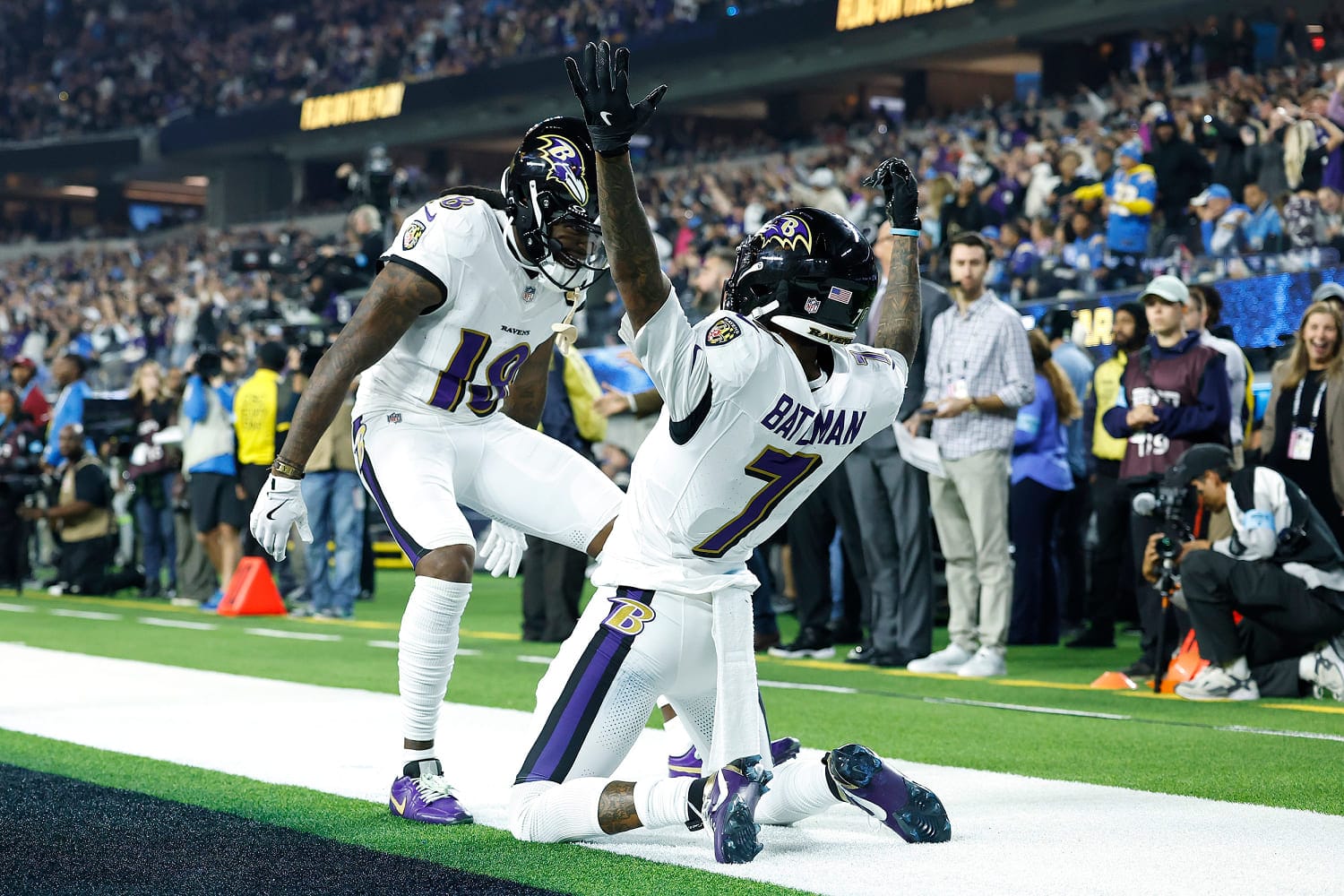 Baltimore Ravens lead Los Angeles Chargers 23-16 early in fourth quarter