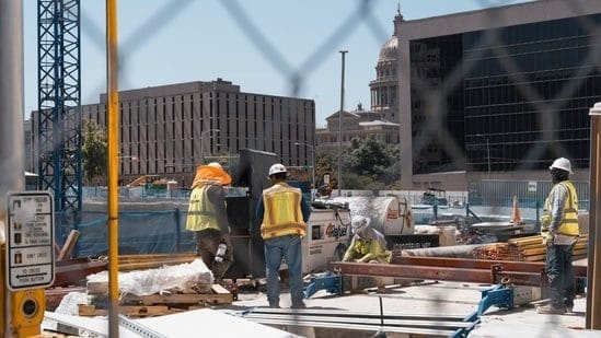 US preliminary jobless claims dropped to lowest since May final week