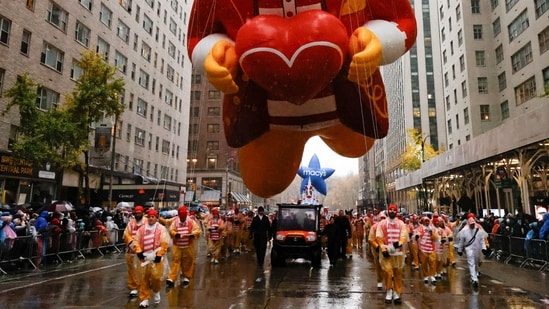 Anti-Israel protesters disrupt Macy’s Thanksgiving Day Parade, NYPD makes mass arrests: Watch