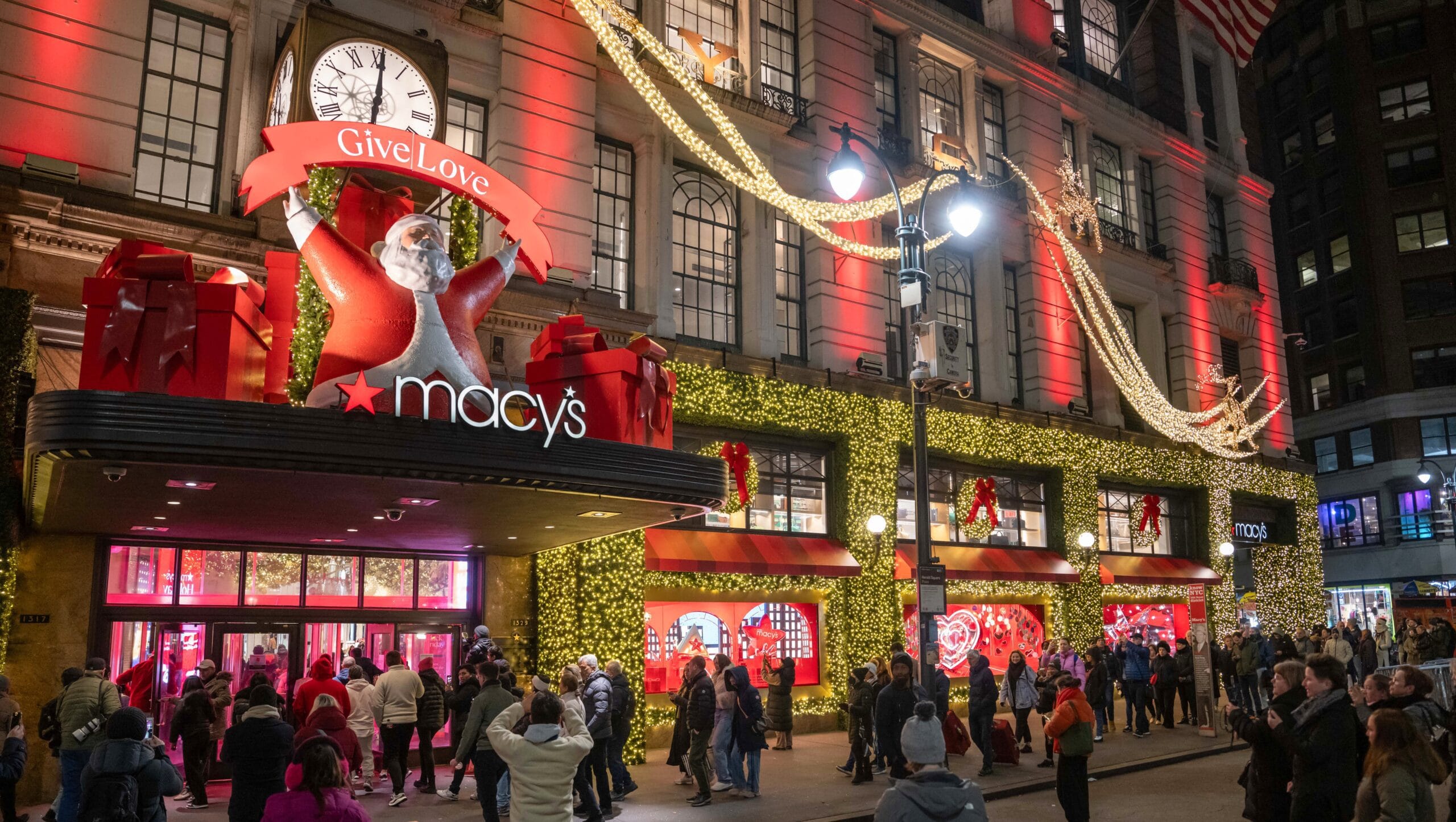 What Time Do Stores Open on Black Friday 2024? More Store Hour Updates – Hollywood Life