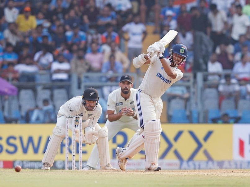 India vs New Zealand Live Score Updates, third Test Day 3: Shubman Gill Follows Rohit Sharma To Dug Out After Brain Fade Moment