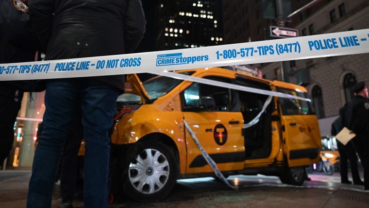 Taxi veers onto Manhattan sidewalk close to Macy’s, injuring 6 folks