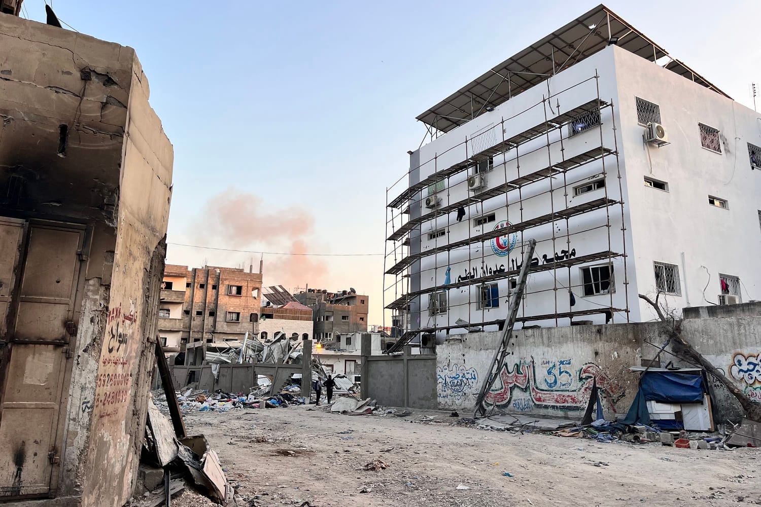 Hospital in Gaza below siege as Israeli army forces evacuations