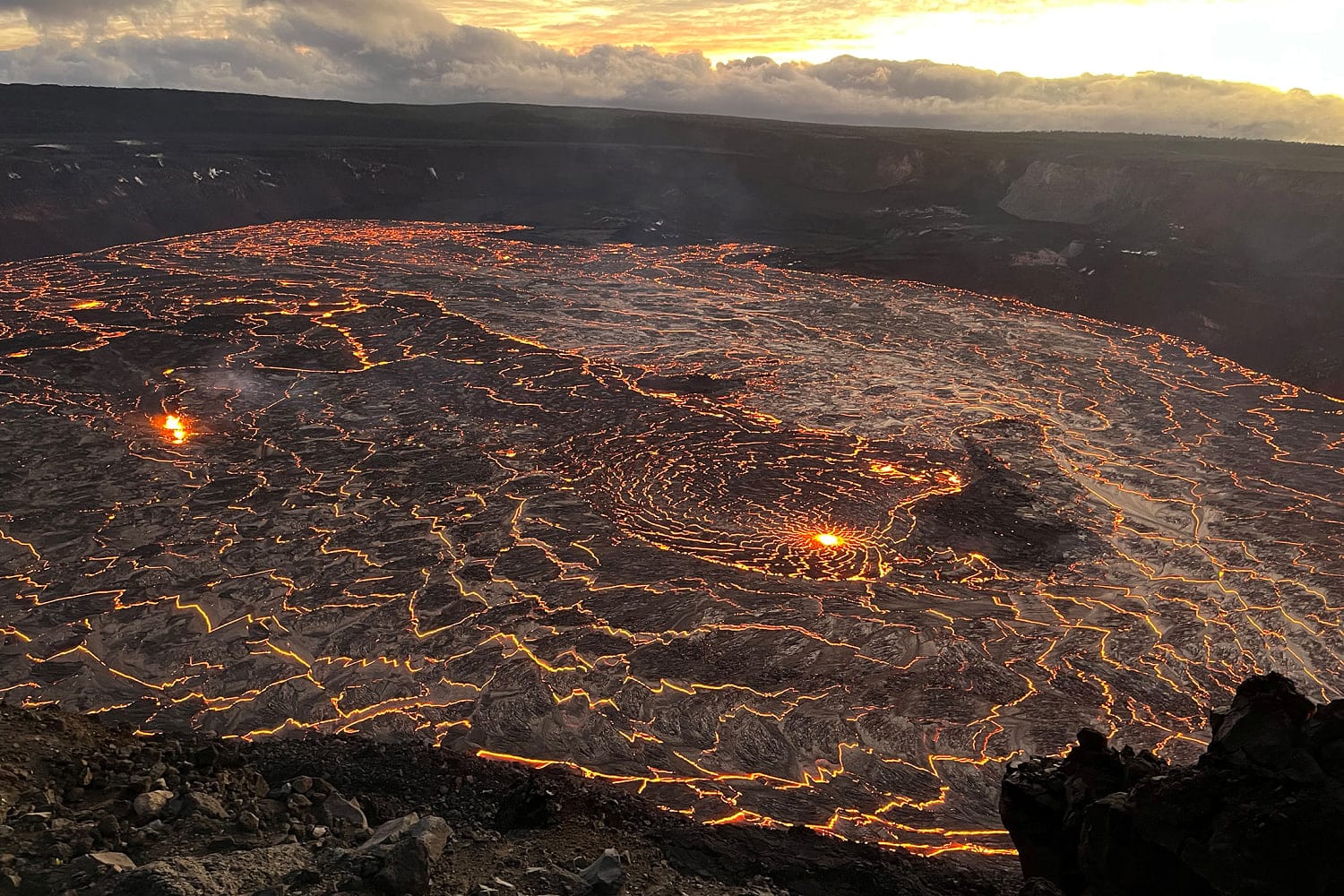 Toddler almost falls off cliff overlooking Hawaii’s Kilauea volcano