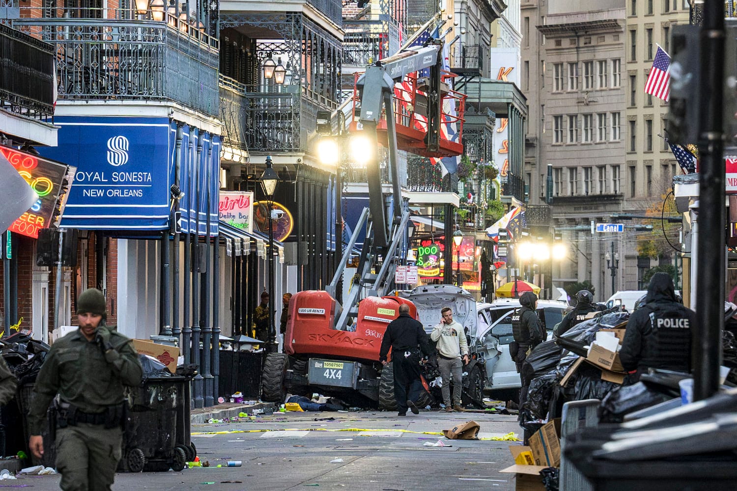 New Orleans attacker had a transmitter to set off explosive gadgets, F.B.I. says