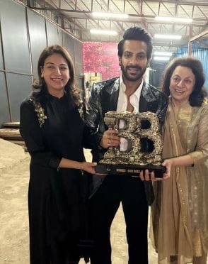 Karan Veer Mehra Lifts Trophy Beating Vivian Dsena, Takes Home Cash Prize Of Rs 50 Lakh