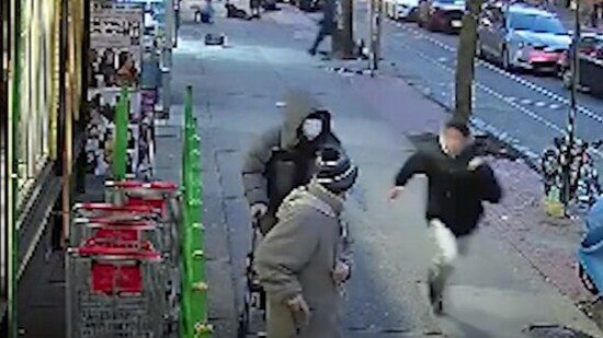 Bystanders flee for his or her lives throughout capturing at Bronx bodega in stunning video, lady and daughter amongst 6 injured