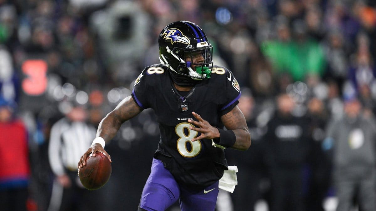 Lamar Jackson wins Dwight Stephenson Award