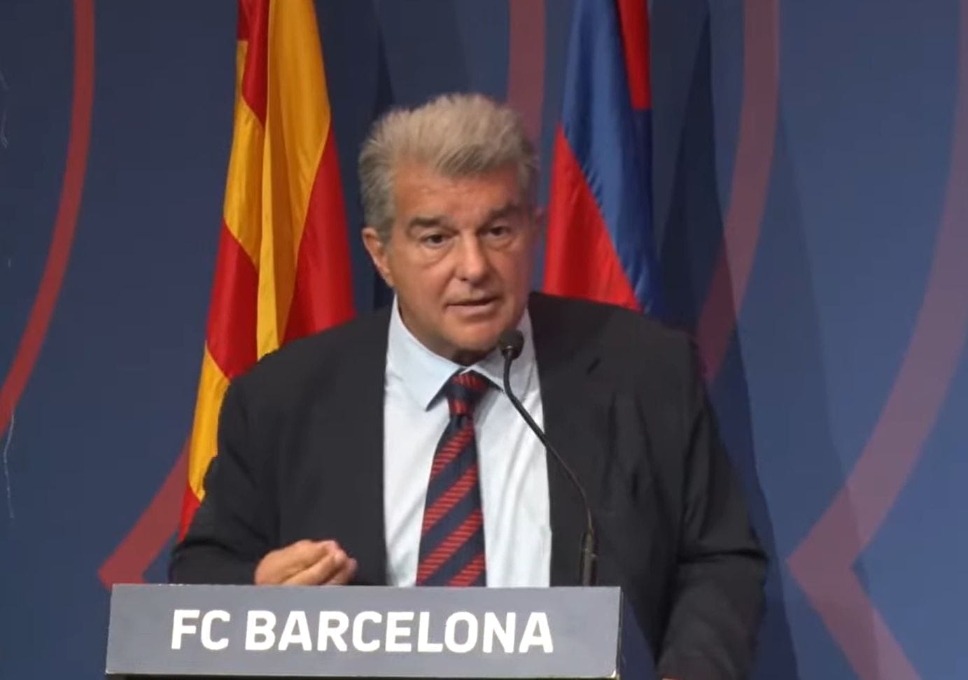Barcelona dressing room annoyed by switch saga, demand explanations