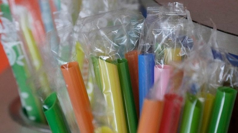 Trump declares US coverage ‘to finish the usage of paper straws’