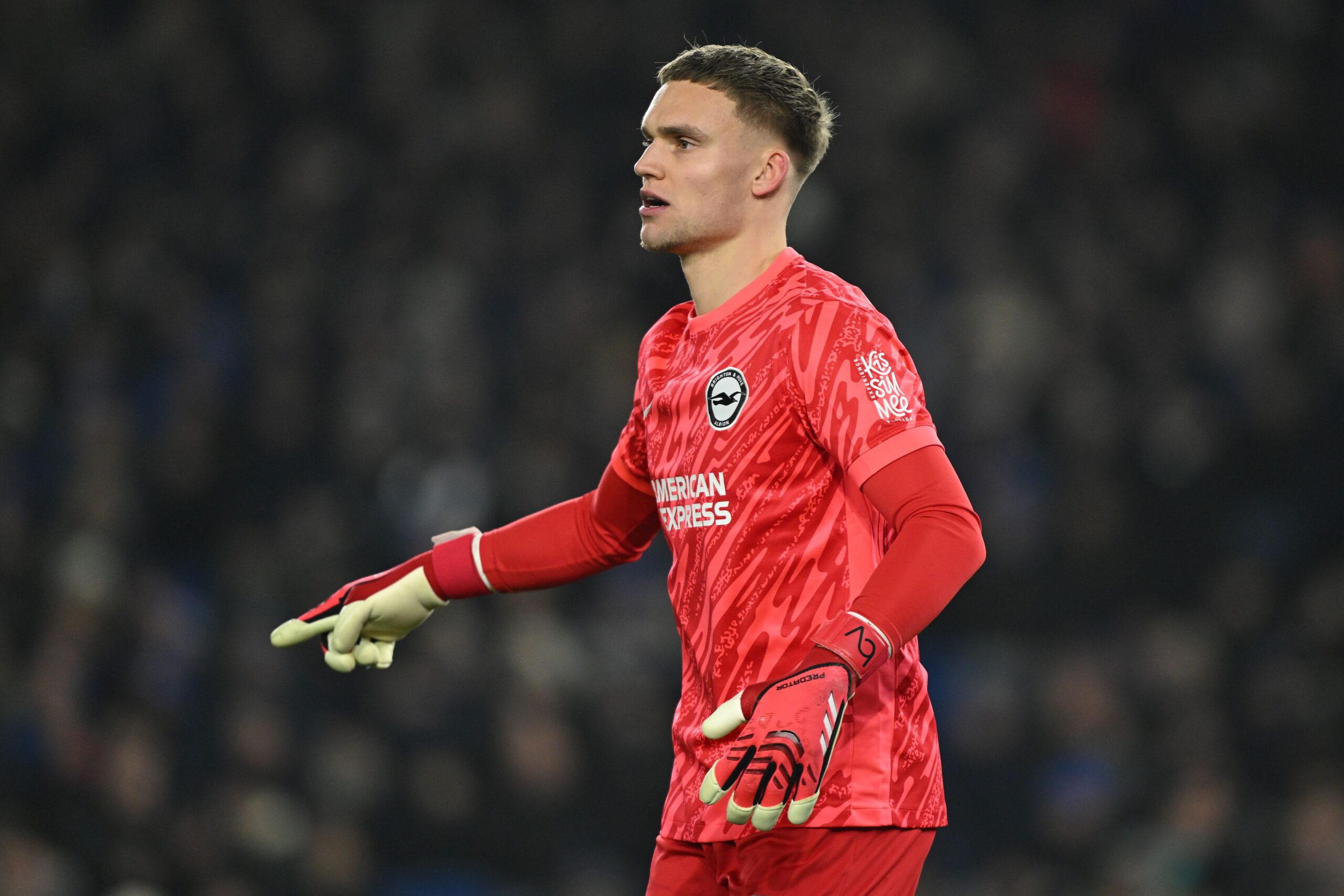 Barcelona Contact Club Over Goalkeeper Alternative to Joan Garcia –