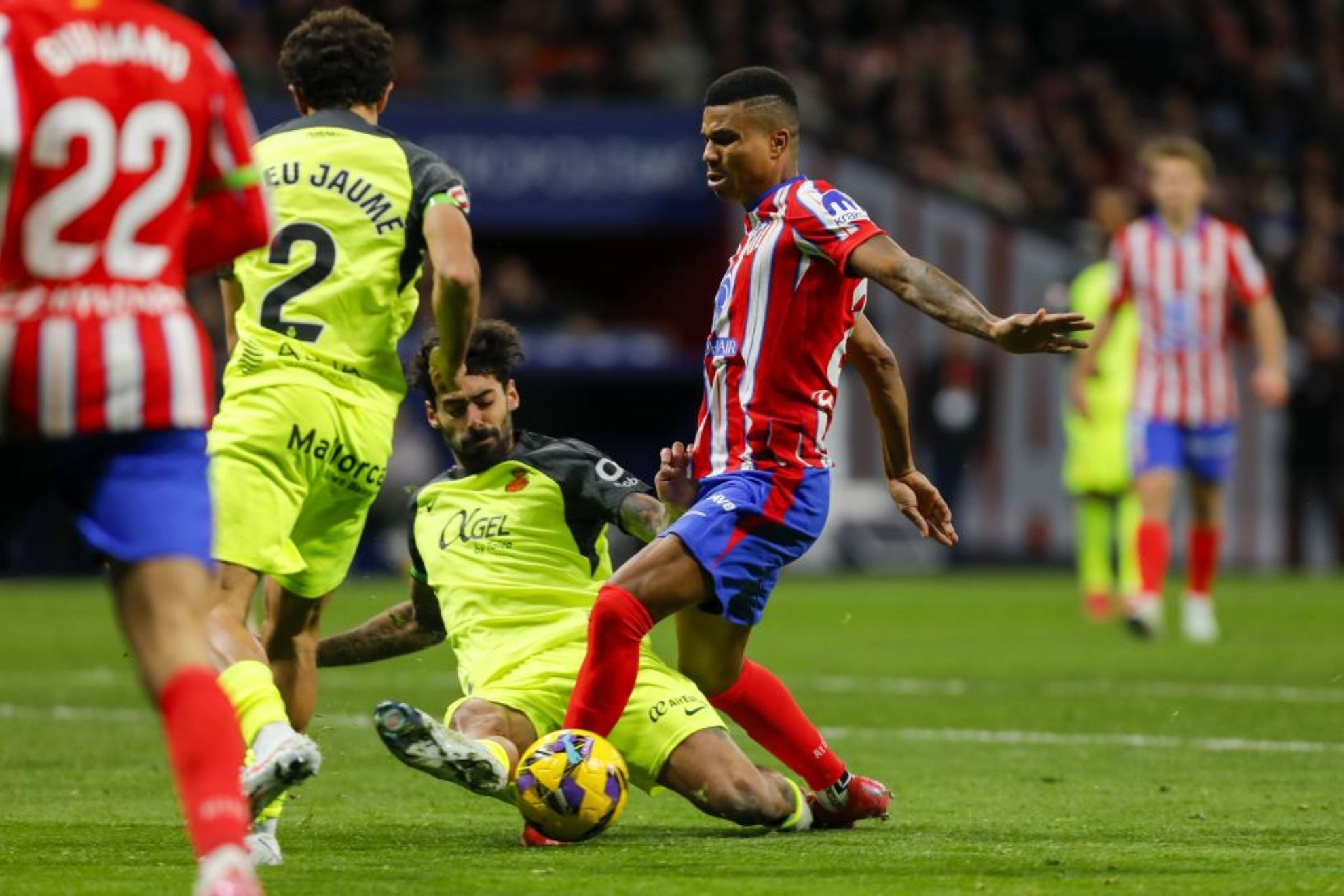 Sunderland in Talks to signal aletico madrid defend as free agent